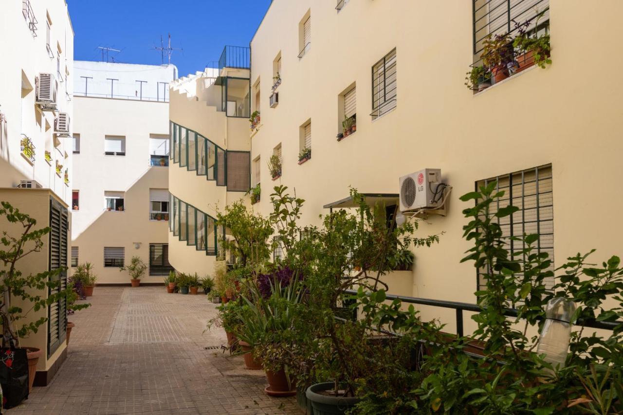 Medina Apartment And Parking Historical Center Севилья Экстерьер фото